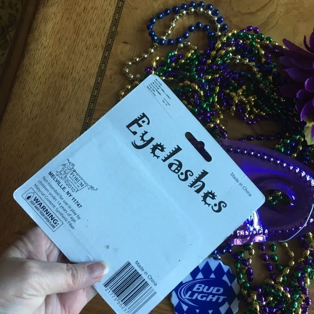 🎃 - 19 Mardi Gras Supplies!! Box 19